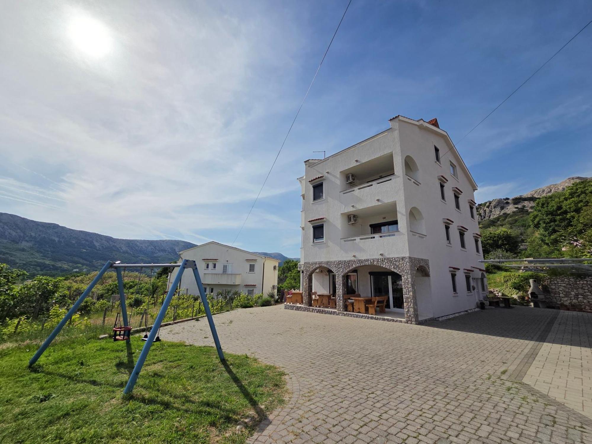 Apartments Leticia Baska  Bagian luar foto