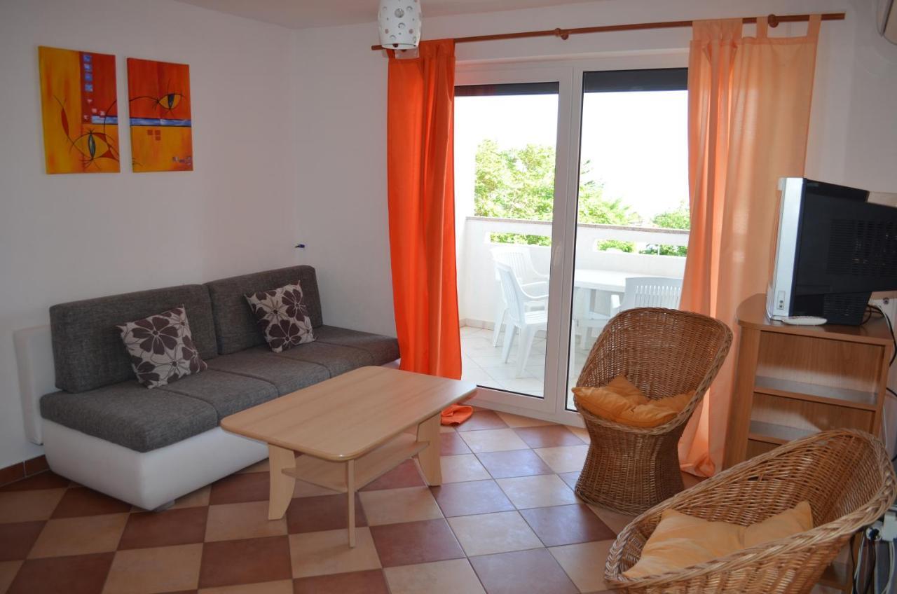 Apartments Leticia Baska  Bagian luar foto